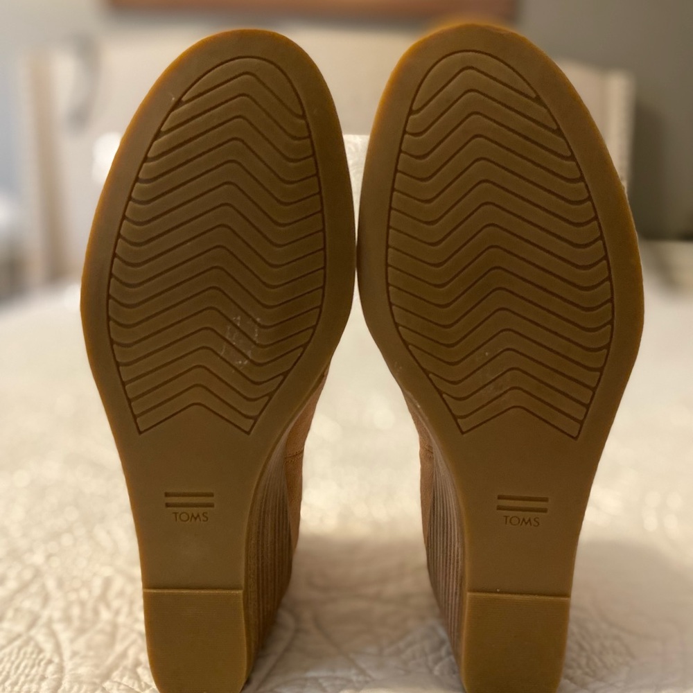 Toms Tan Ankle Booties - Picture 5 of 8